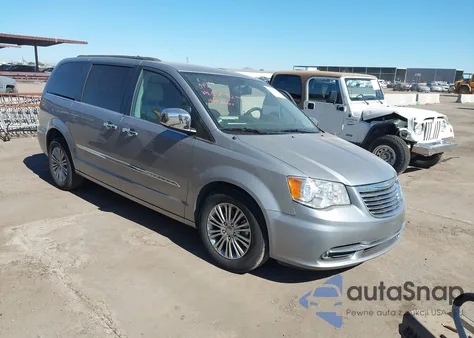 2013 Chrysler Town & Country Touring-L z USA, uszkodzony, nr VIN 2C4RC1CG1DR645636